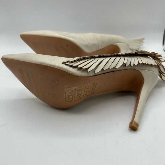 YRU Y.R.U. Angel Pure Angyl Wing Heavenly Heel Pumps Bone/Cream/White Vegan Sz 8 - Picture 11 of 12